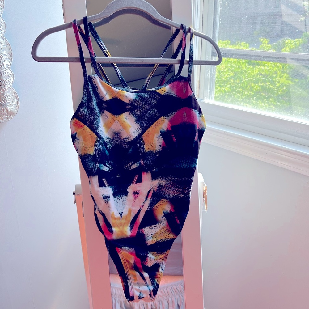 Jolyn Ash II Fixed Back Onesie Size 32 in Excellent Condition